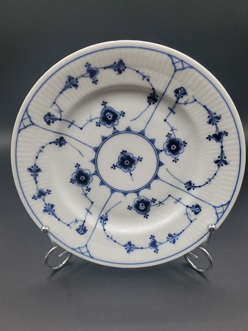 First Quality Royal Copenhagen Blue Fluted Plain 6 3/4" Dessert Plate 1/#180